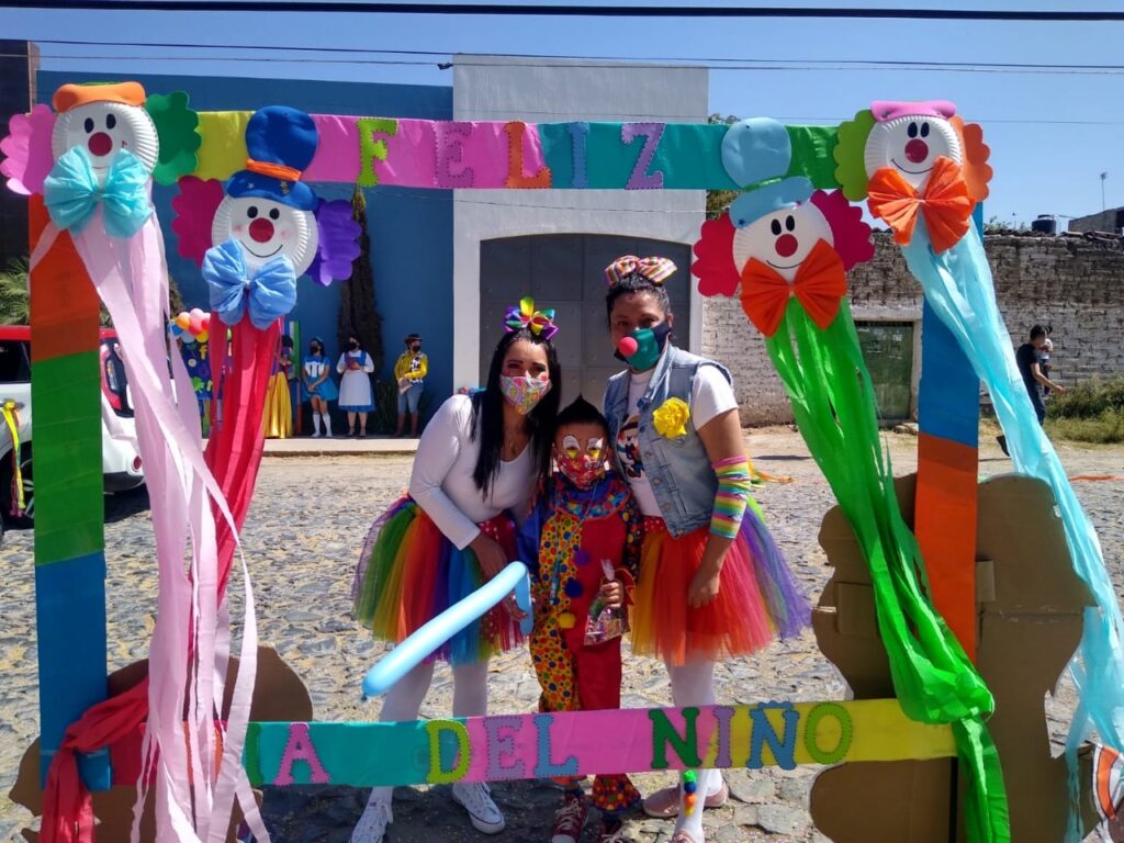 Comunidad escolar en una celebración del Colegio Santa Cruz