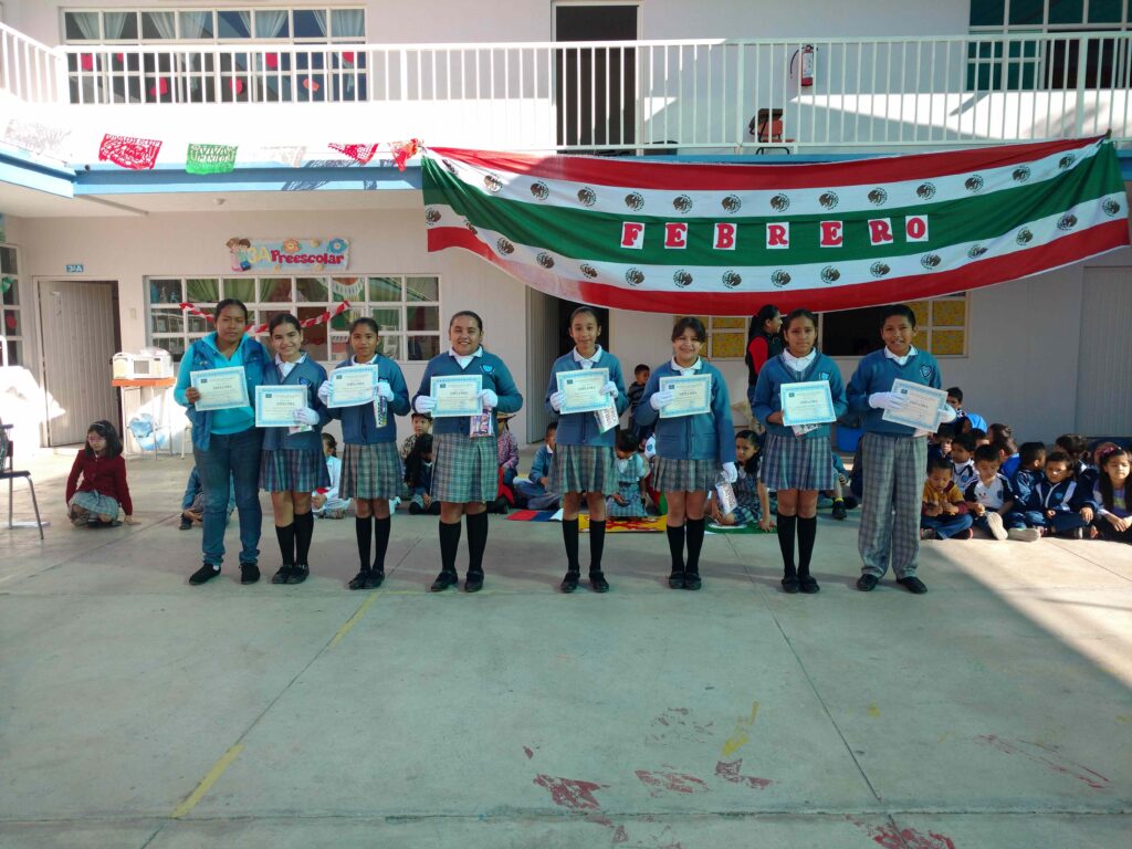 Alumnos del Colegio Santa Cruz en actividad al aire libre